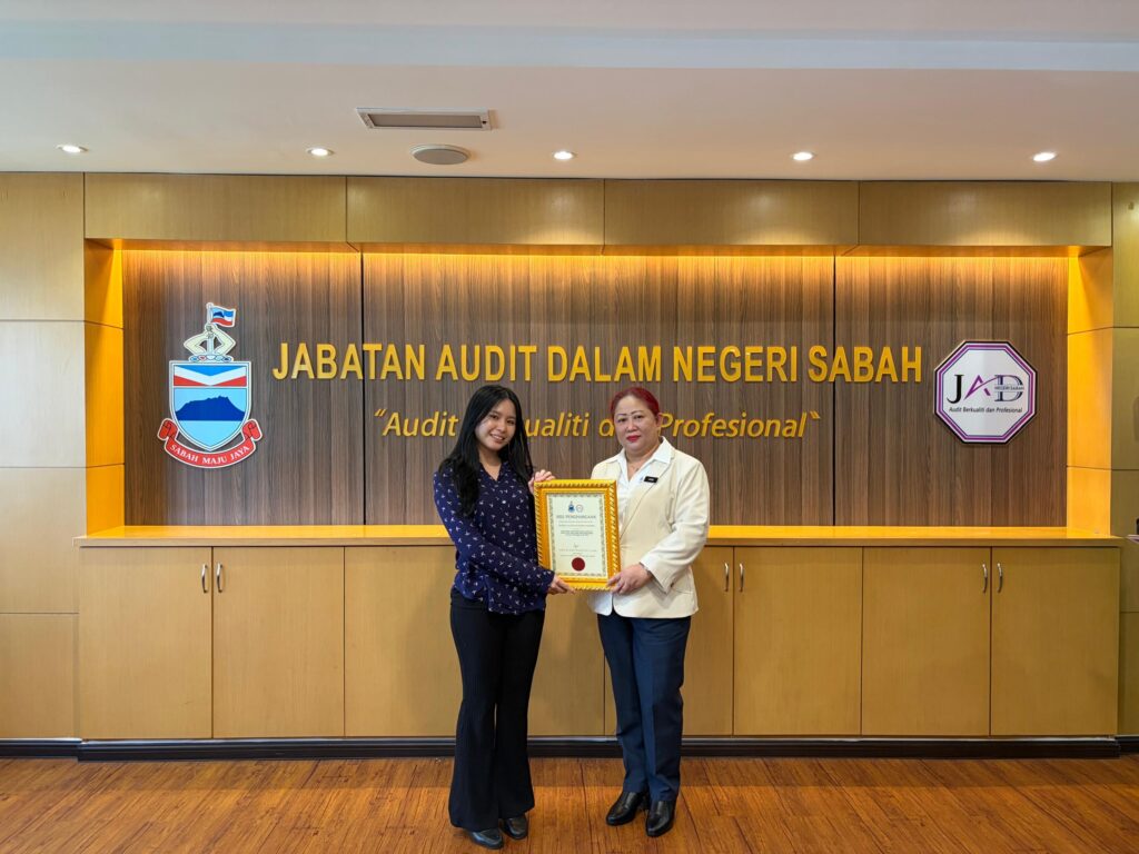PELATIH INDSUTRI